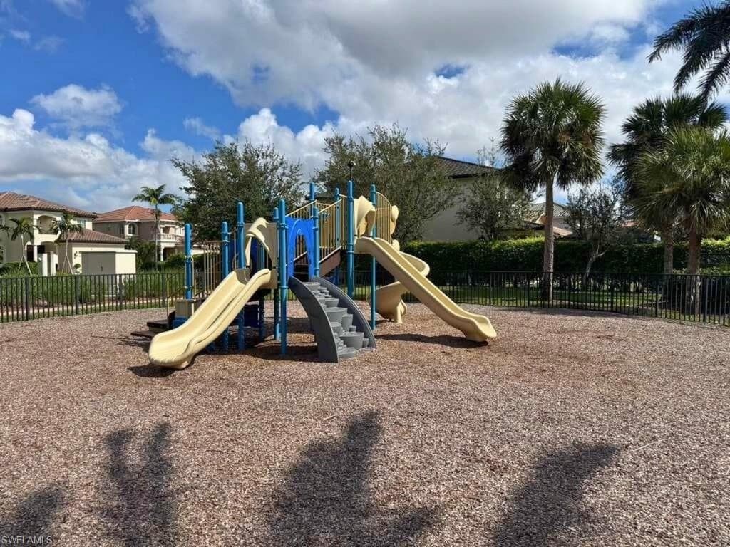 8306 Sumner AVE, FORT MYERS FL 33908-31