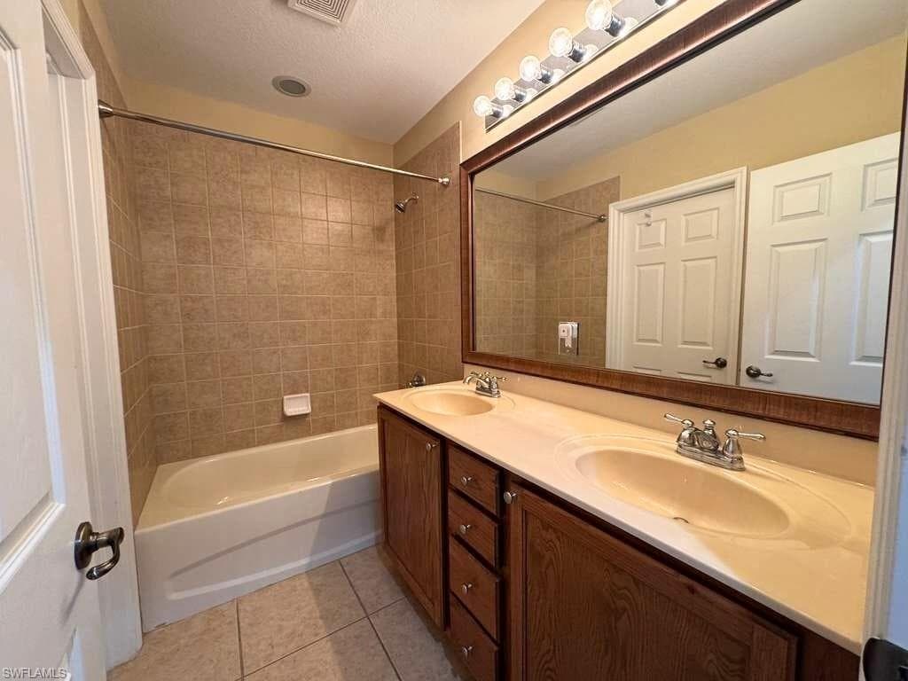 8306 Sumner AVE, FORT MYERS FL 33908-23