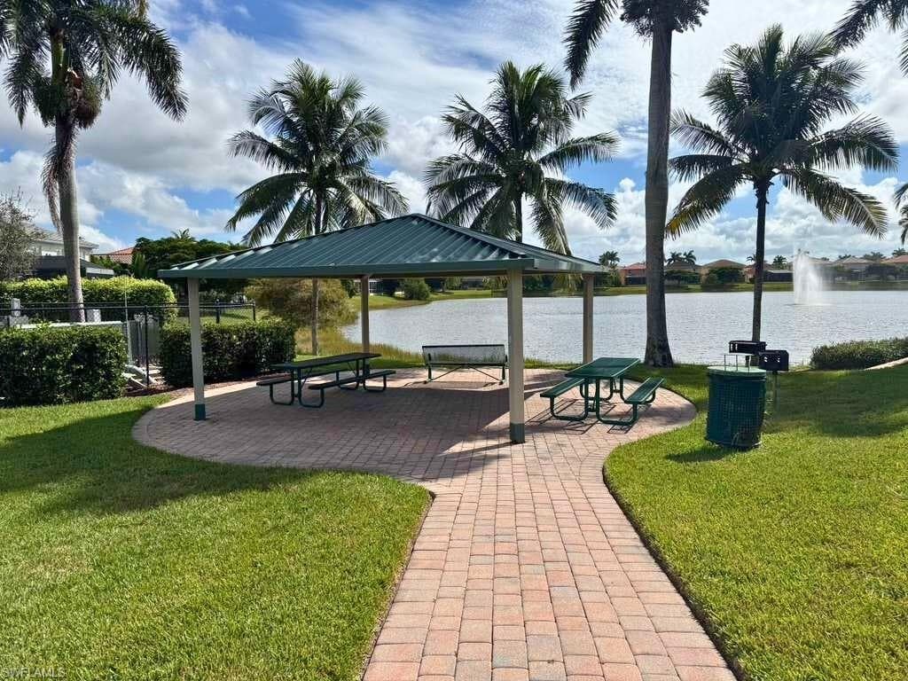 8306 Sumner AVE, FORT MYERS FL 33908-32