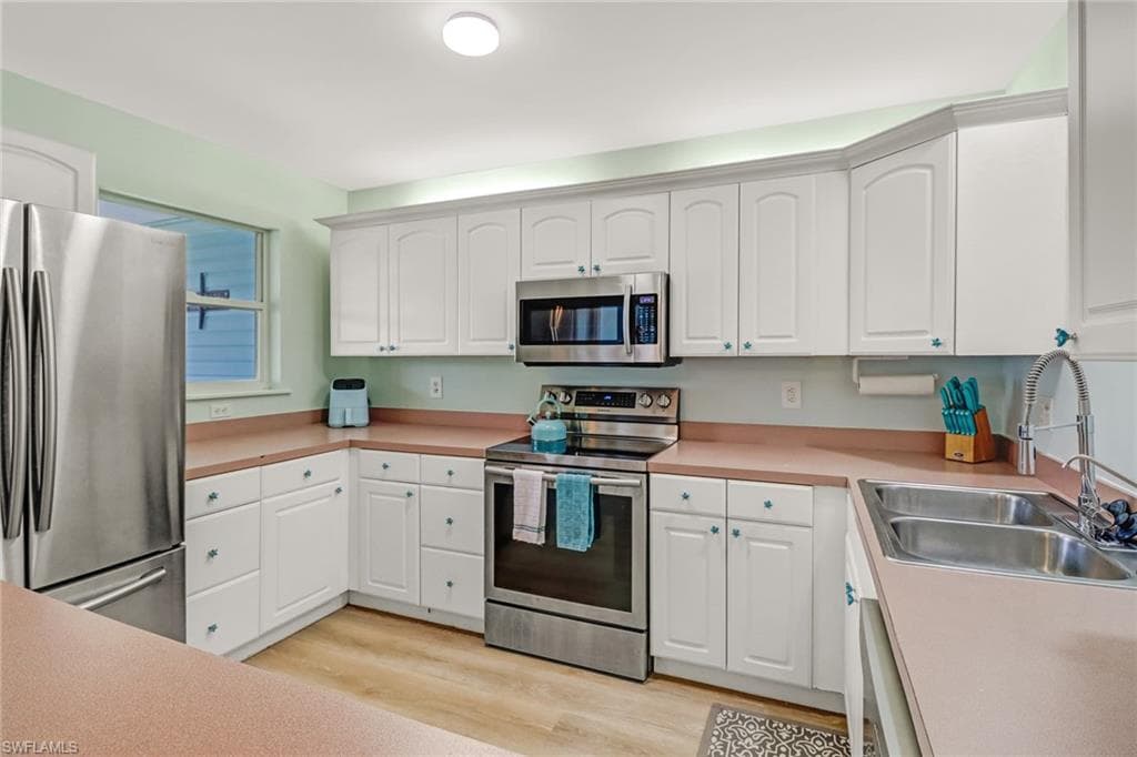 3659 Riviera CIR, BONITA SPRINGS FL 34134-19