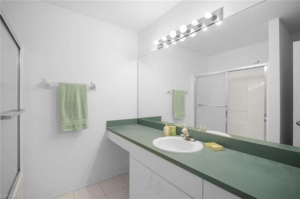 2932 Holly RD, FORT MYERS FL 33901-25