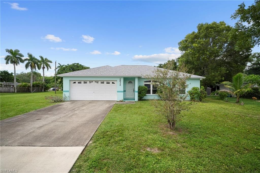 2932 Holly RD, FORT MYERS FL 33901-2