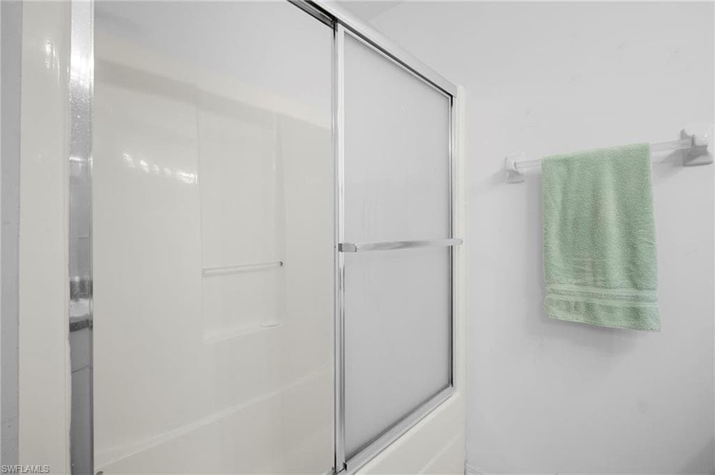 2932 Holly RD, FORT MYERS FL 33901-31