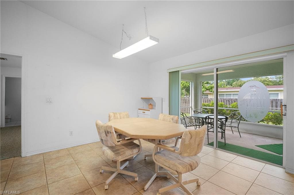 2932 Holly RD, FORT MYERS FL 33901-13