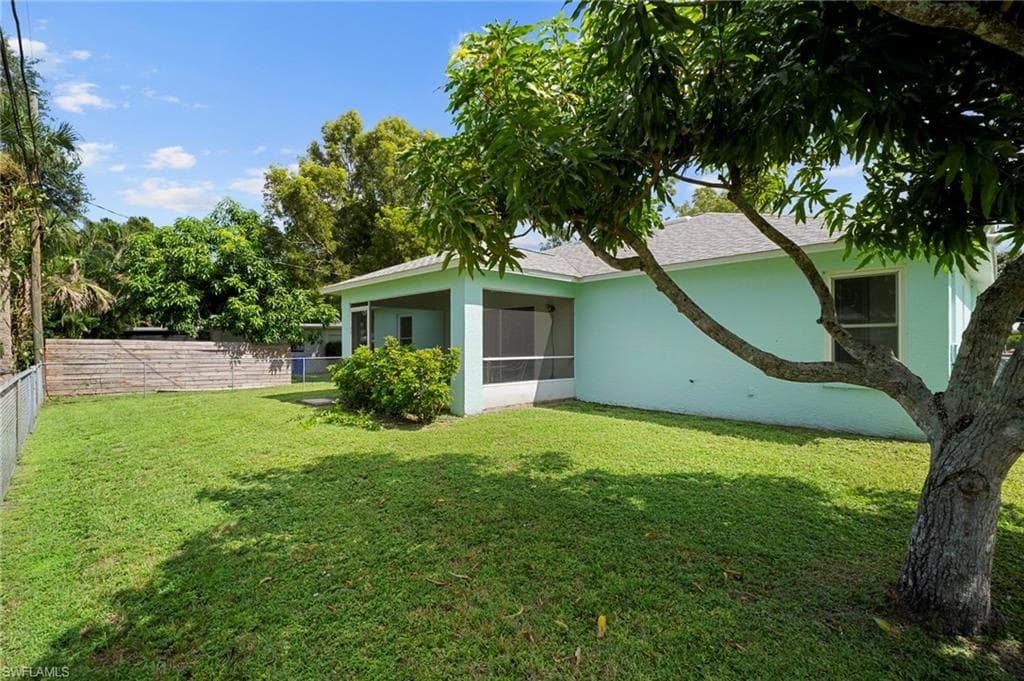 2932 Holly RD, FORT MYERS FL 33901-36