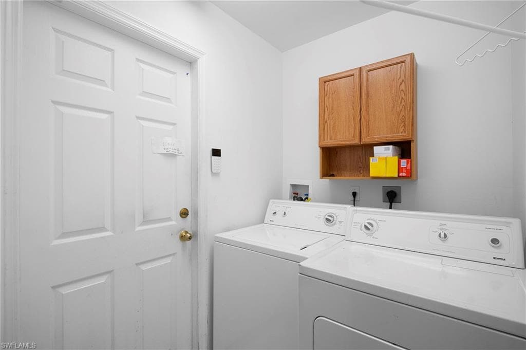 2932 Holly RD, FORT MYERS FL 33901-34