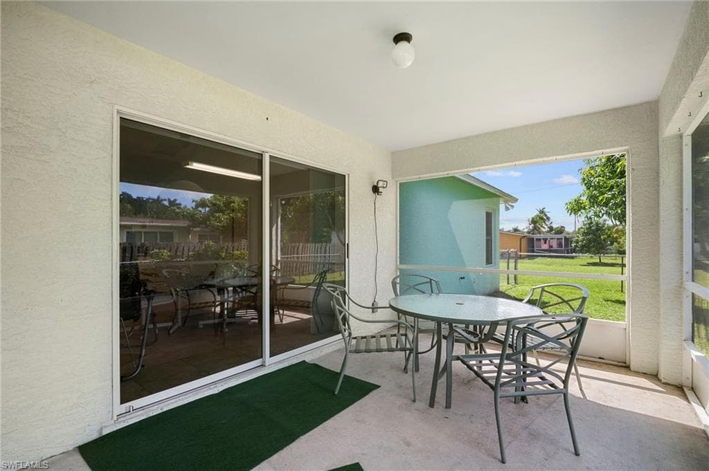 2932 Holly RD, FORT MYERS FL 33901-20