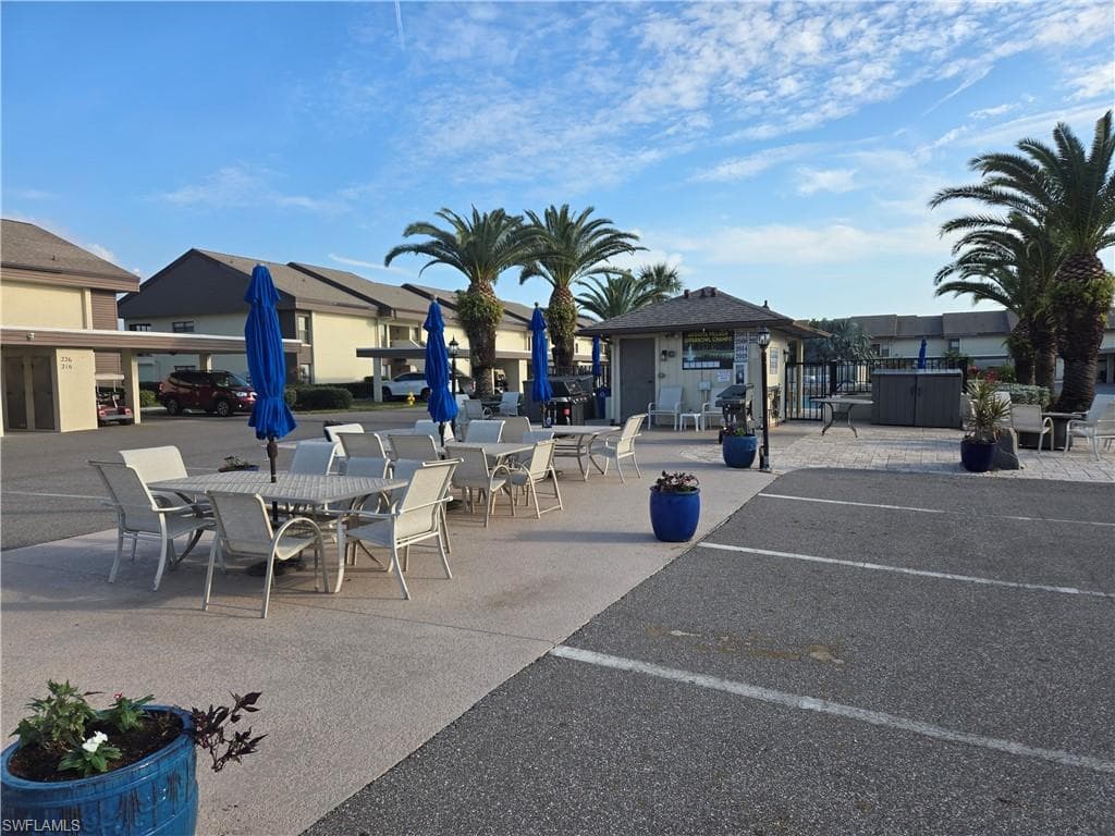 5790 Trailwinds DR # 111, FORT MYERS FL 33907-22