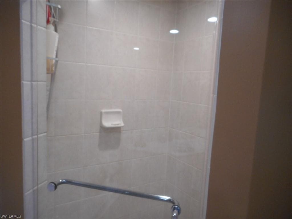 2080 W 1st ST # 304, FORT MYERS FL 33901-12