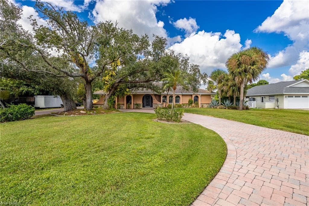 1860 Marina CIR, NORTH FORT MYERS FL 33903-1