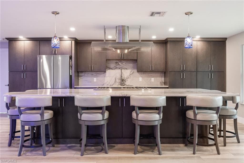 1860 Marina CIR, NORTH FORT MYERS FL 33903-5