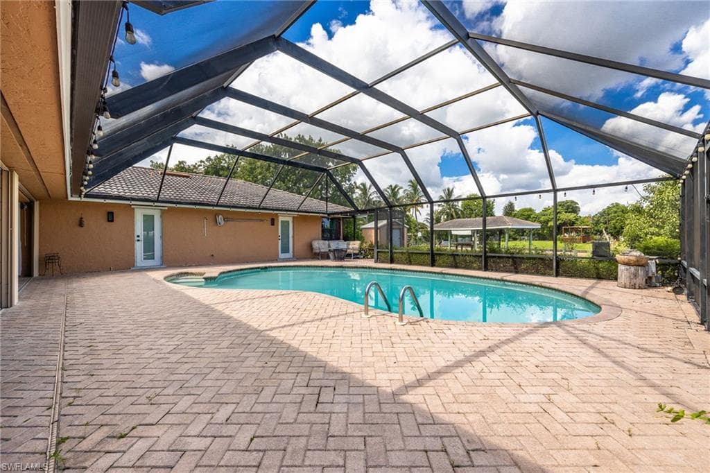 1860 Marina CIR, NORTH FORT MYERS FL 33903-31