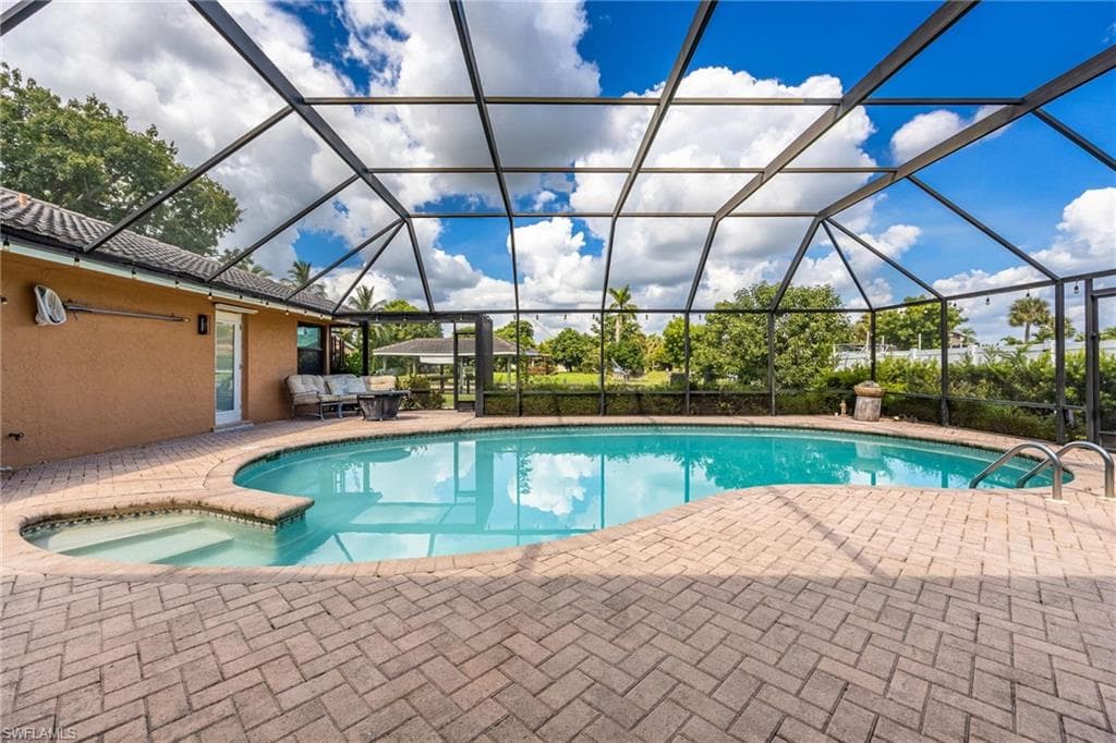 1860 Marina CIR, NORTH FORT MYERS FL 33903-29