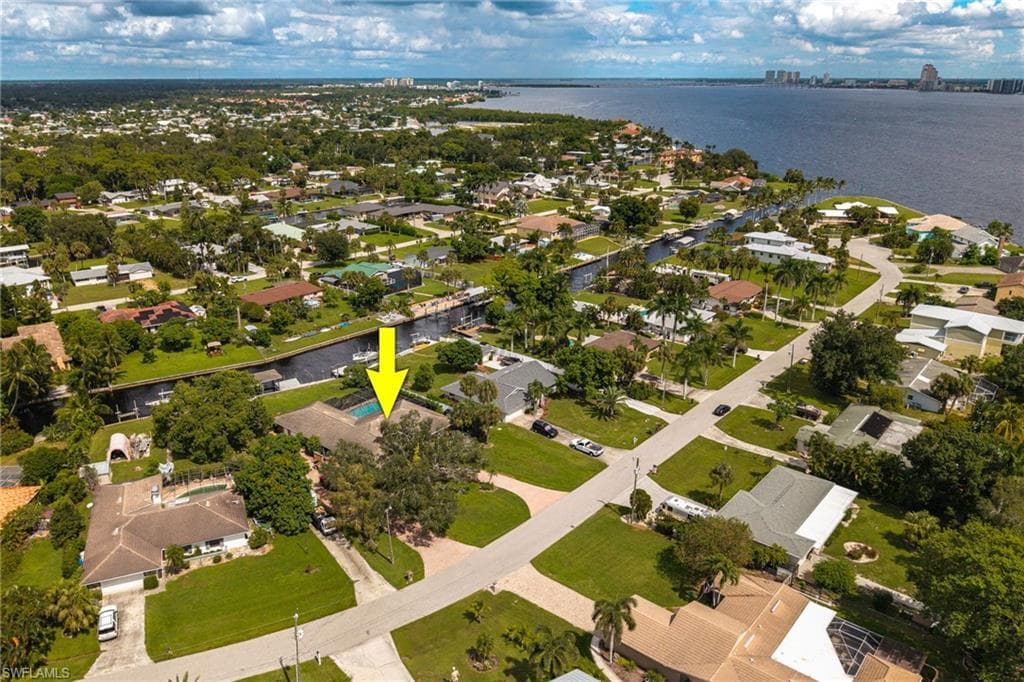 1860 Marina CIR, NORTH FORT MYERS FL 33903-37