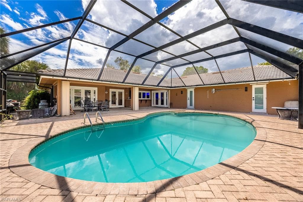 1860 Marina CIR, NORTH FORT MYERS FL 33903-32