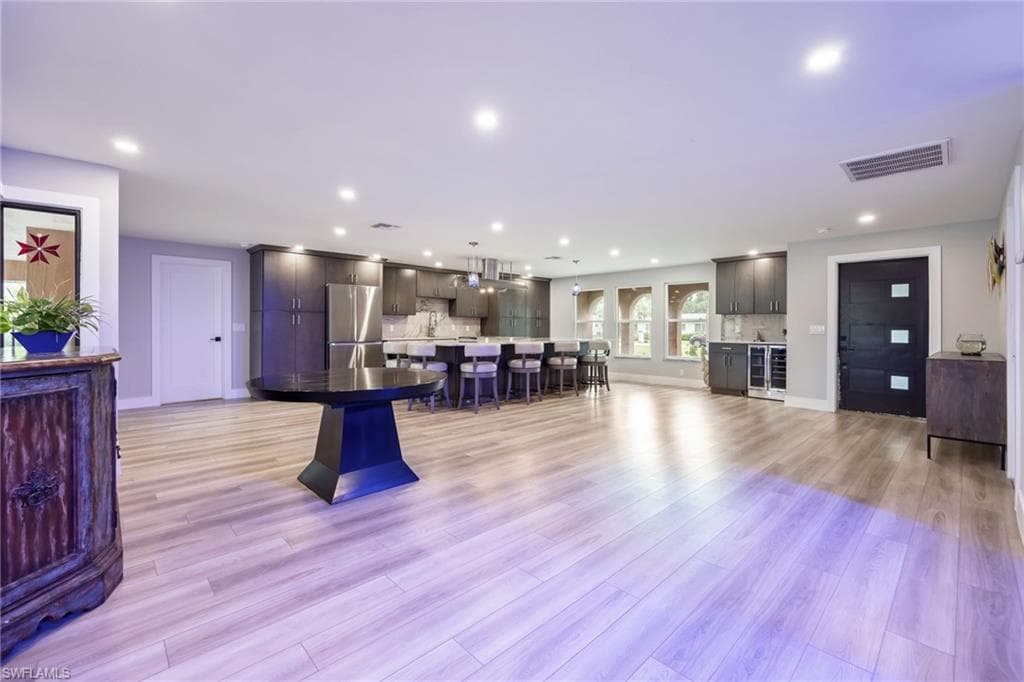 1860 Marina CIR, NORTH FORT MYERS FL 33903-10