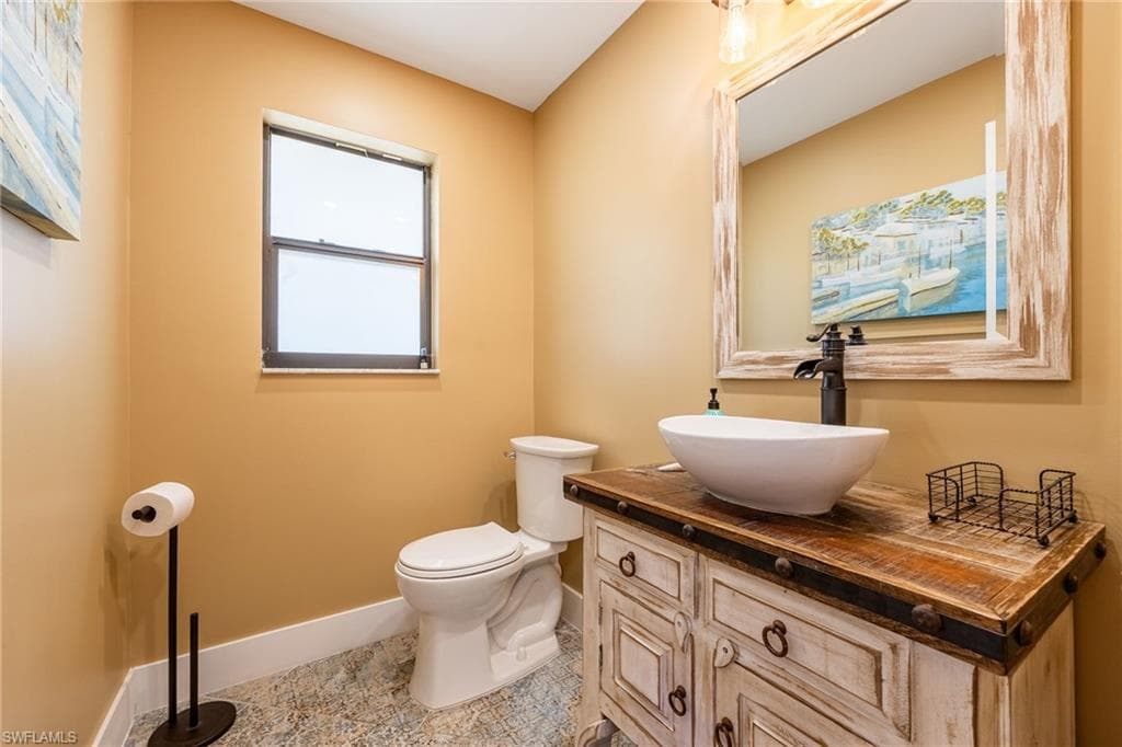 1860 Marina CIR, NORTH FORT MYERS FL 33903-28