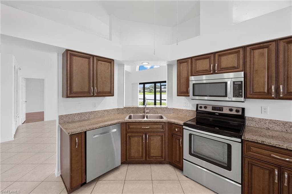 3302 Arlette DR, NAPLES FL 34109-10