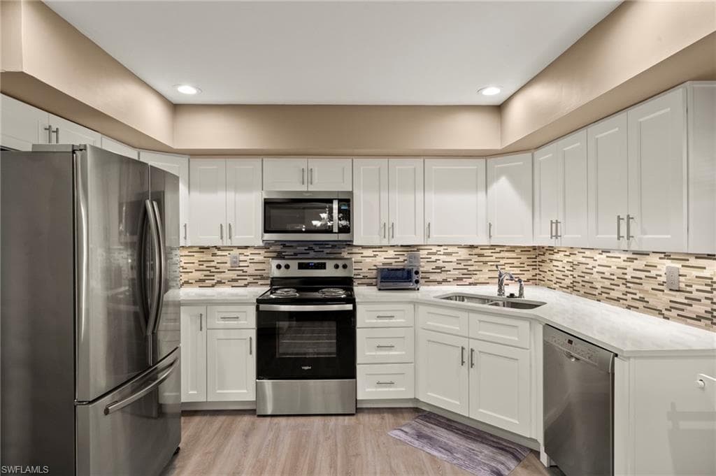 20821 Coconut DR, ESTERO FL 33928-5