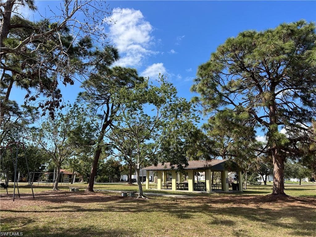 20821 Coconut DR, ESTERO FL 33928-2
