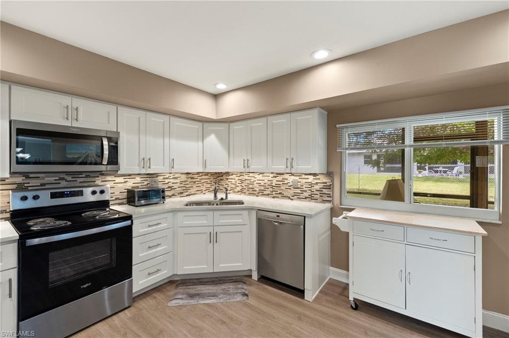 20821 Coconut DR, ESTERO FL 33928-4