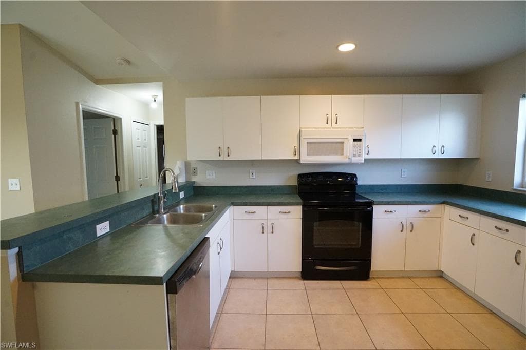 8397 Bahamas RD, FORT MYERS FL 33967-8