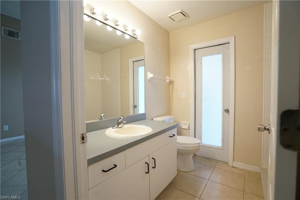 8397 Bahamas RD, FORT MYERS FL 33967-17