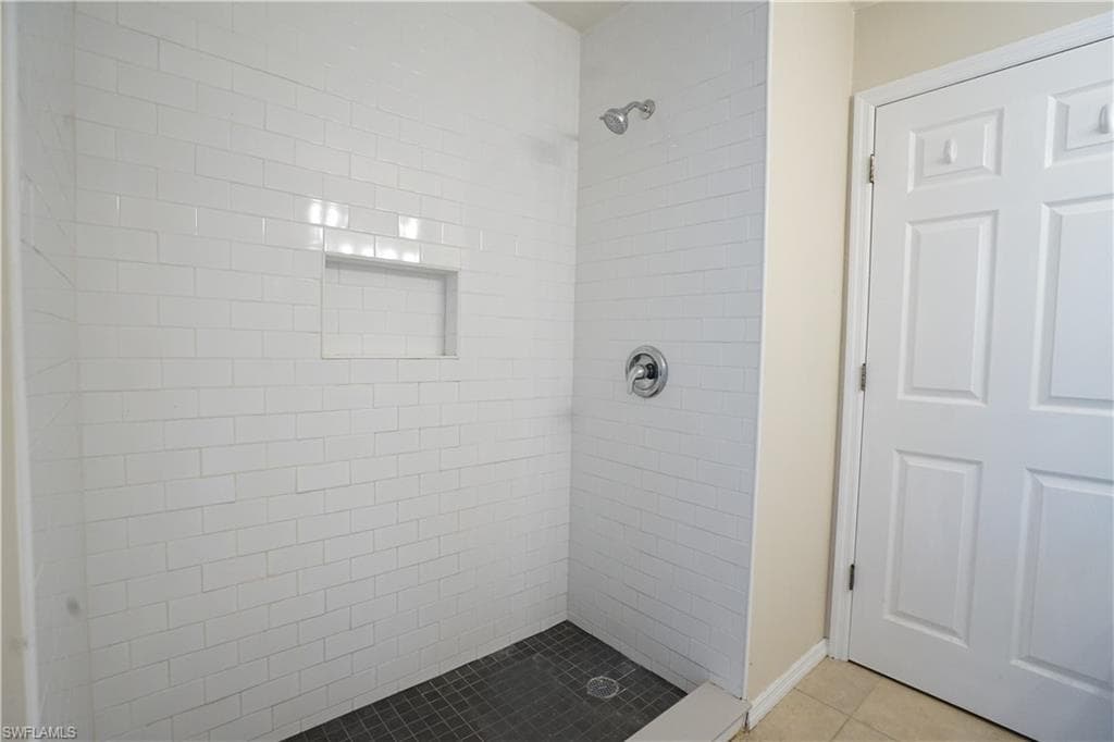 8397 Bahamas RD, FORT MYERS FL 33967-18