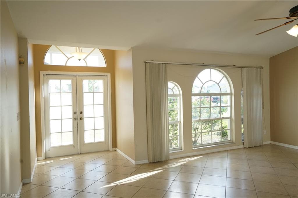 8397 Bahamas RD, FORT MYERS FL 33967-3