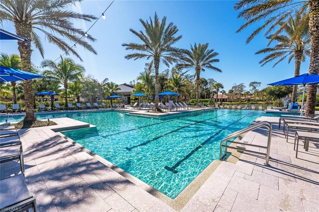 20 Water Oaks WAY # 10, NAPLES FL 34105-33