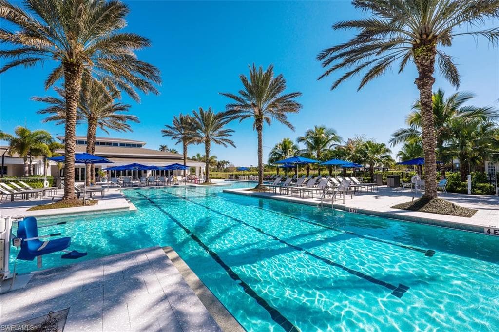 20 Water Oaks WAY # 10, NAPLES FL 34105-34