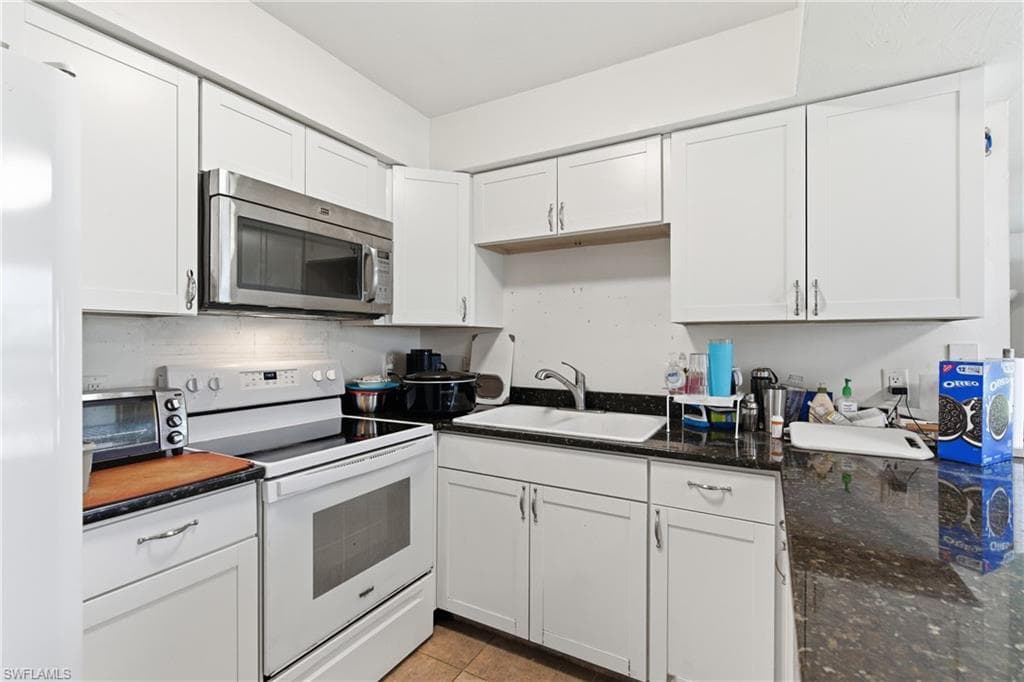 1000 S Alhambra CIR, NAPLES FL 34103-27