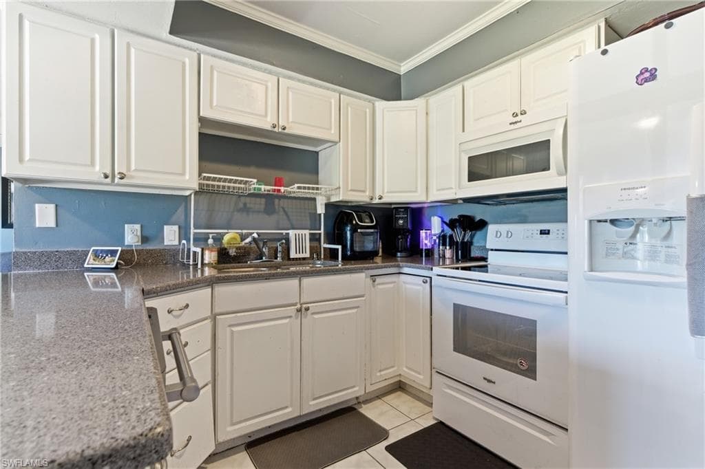 1000 S Alhambra CIR, NAPLES FL 34103-7