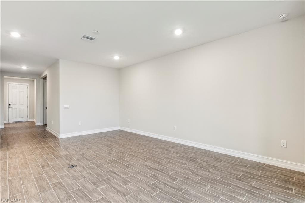 548 Spring Hill Lake LOOP, CAPE CORAL FL 33993-2