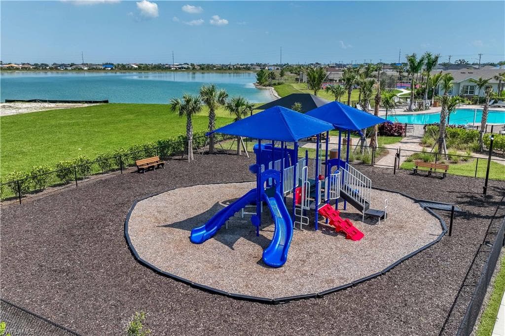 548 Spring Hill Lake LOOP, CAPE CORAL FL 33993-23