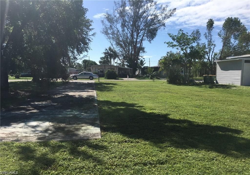 171 Pine Key LN, NAPLES FL 34114-2