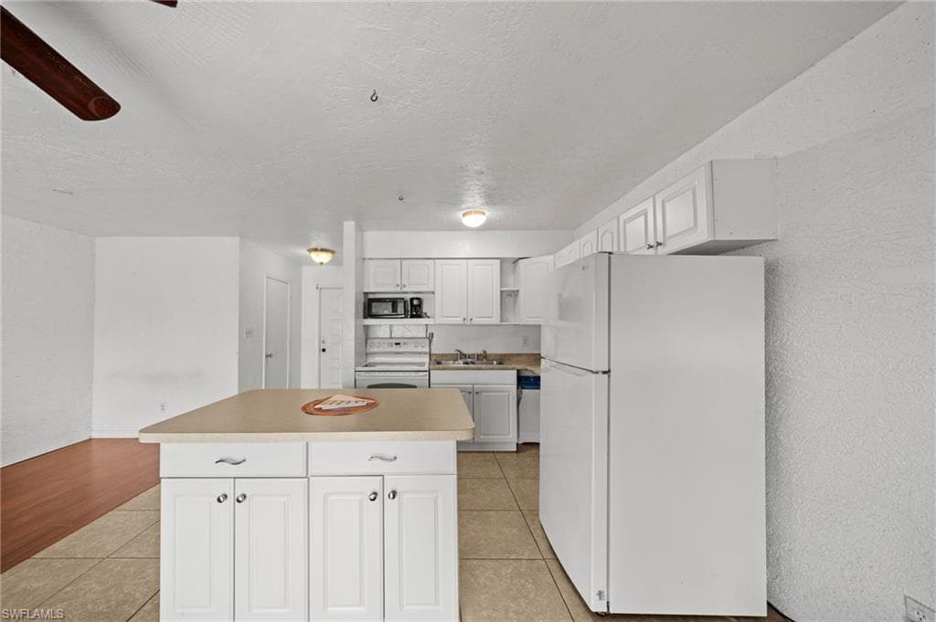 830 Wiggins Pass RD # 14, NAPLES FL 34110-8