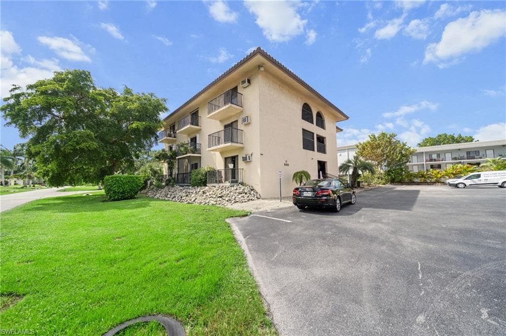 830 Wiggins Pass RD # 14, NAPLES FL 34110-18