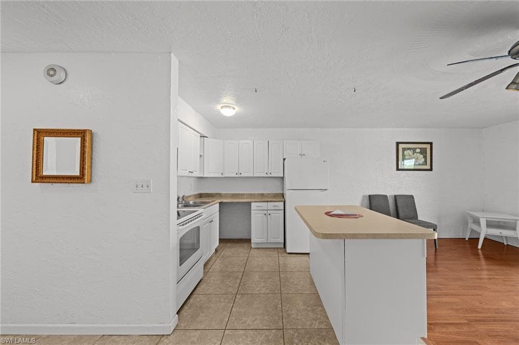 830 Wiggins Pass RD # 14, NAPLES FL 34110-7