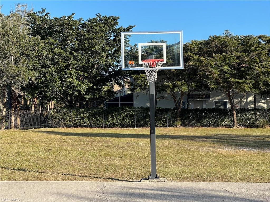 972 Hampton CIR # 77, NAPLES FL 34105-22