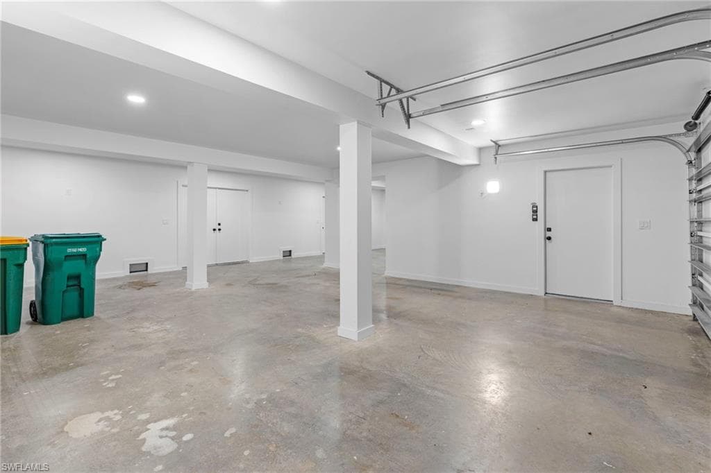 380 Periwinkle CT, MARCO ISLAND FL 34145-36