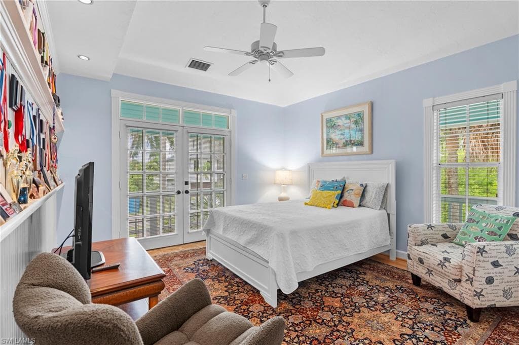 380 Periwinkle CT, MARCO ISLAND FL 34145-24