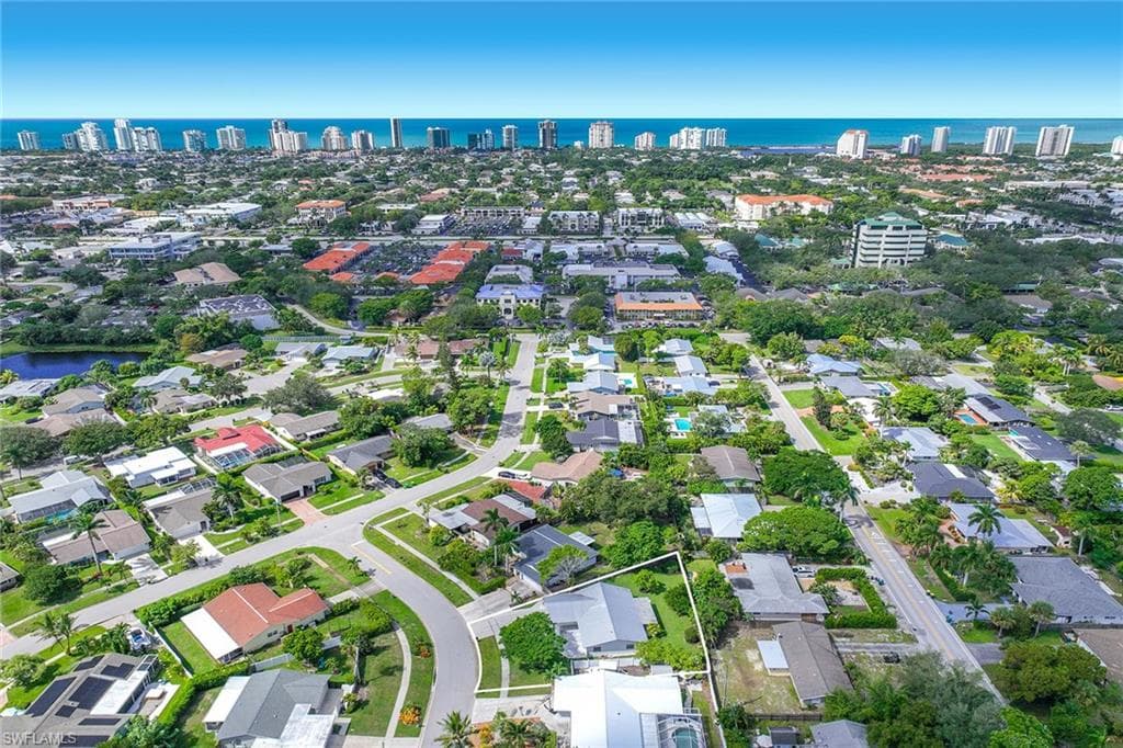 1235 Woodridge AVE, NAPLES FL 34103-5