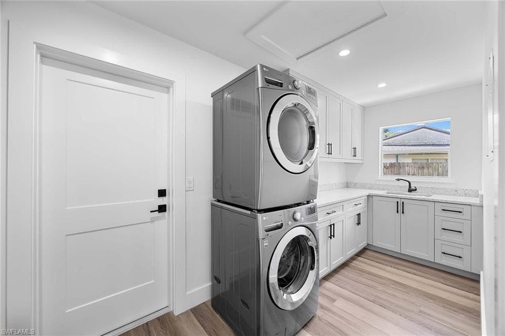 1235 Woodridge AVE, NAPLES FL 34103-20