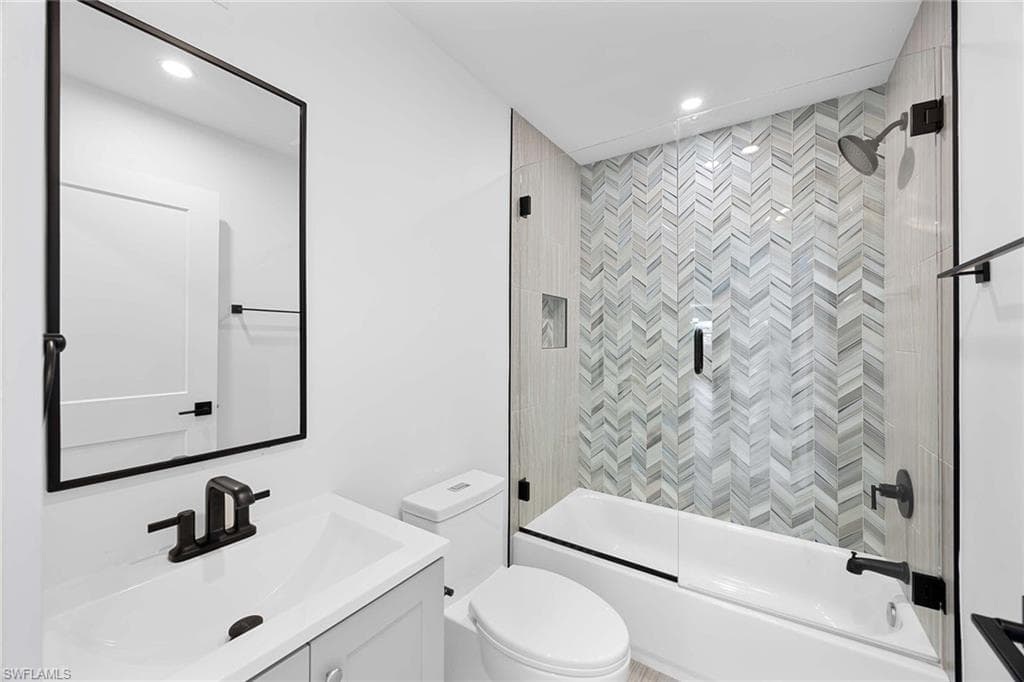 1235 Woodridge AVE, NAPLES FL 34103-18