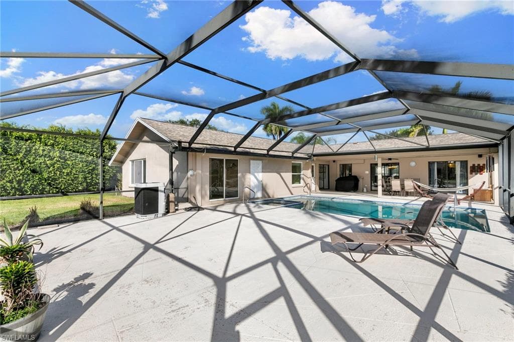 3434 Anton CT, NAPLES FL 34109-33