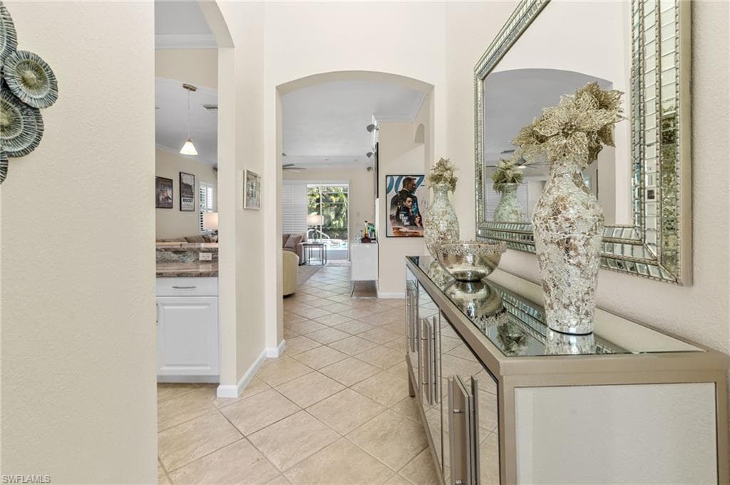 8193 Valiant DR, NAPLES FL 34104-1