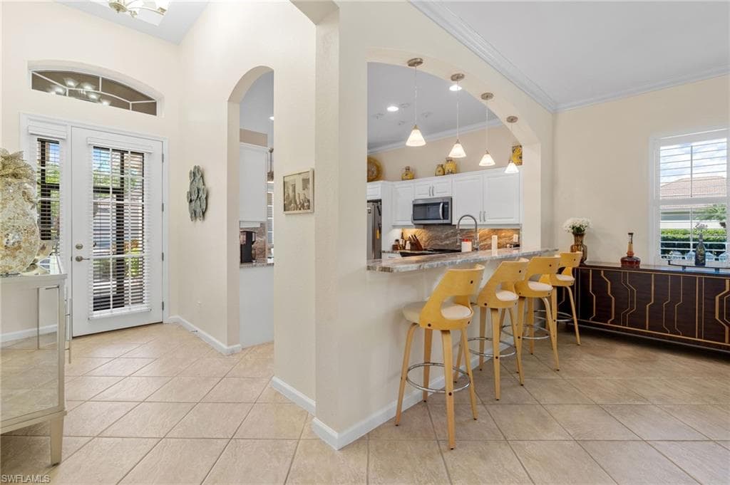 8193 Valiant DR, NAPLES FL 34104-2