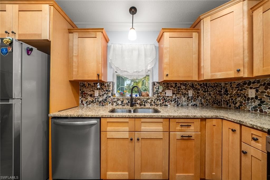 112 Bimini ST NE, LAKE PLACID FL 33852-15