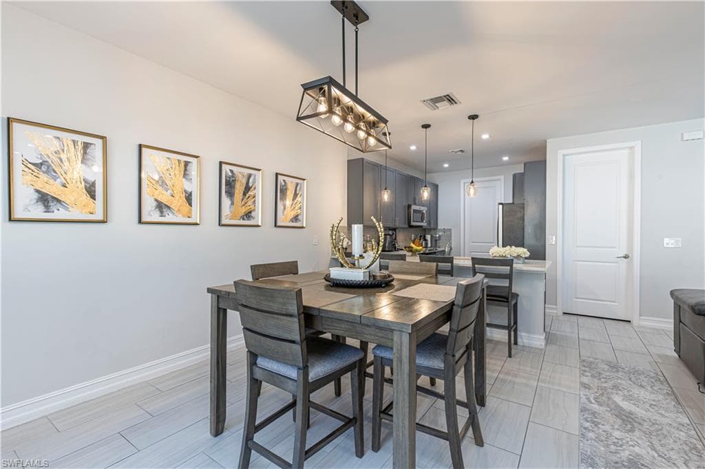 7538 Rockefeller DR, NAPLES FL 34119-9